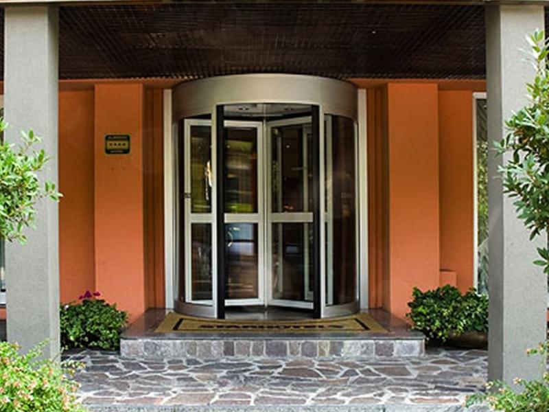 สตาร์โฮเต็ล ทัวริสท์ Hotel มิลาน ภายนอก รูปภาพ